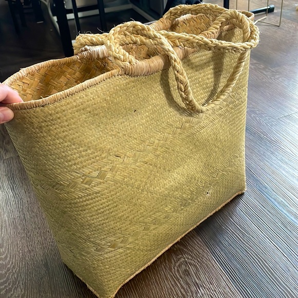 🏯Handmade Ten Thousand Villages straw weaved Tote natural sold out - Picture 3 of 14